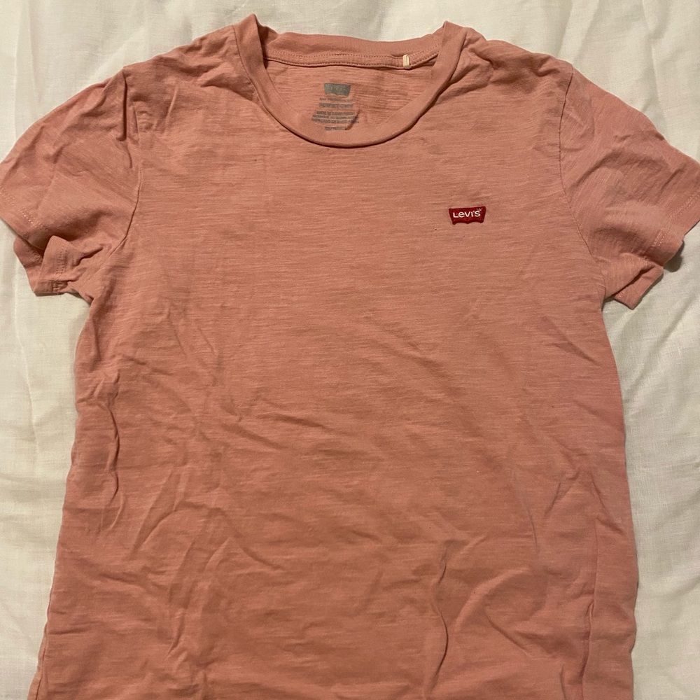 LEVI’S t-shirt